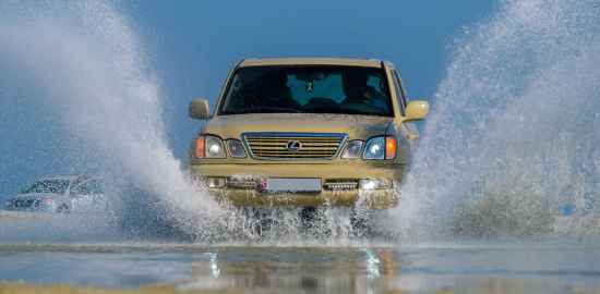 Aquaplaning: cause, conseguenze e consigli di guida